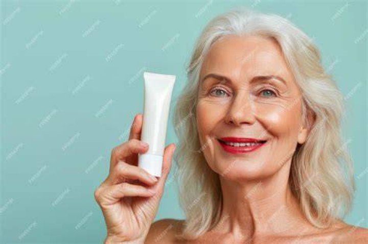 ブラウザ上で mature tube の検索結果と安全確認をしているイメージ